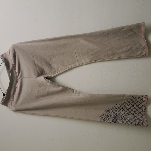 Guess Pants - Guess Low Rise Rose Tattoo Yoga Pants Size L NWT